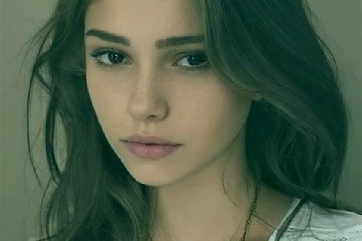 Sadie, 28, a chestnut amber-eyed slavic companion based in Foro Foro. Offering Deep French Kissing, Dinner Date, Massage. Available for incall and outcall, d...