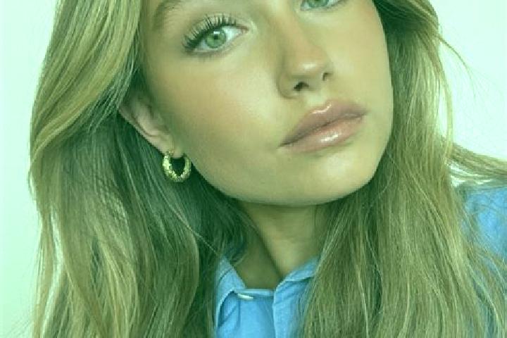 Sadie, 28, a dark blonde green-eyed mixed companion based in UEbersaxen. Offering Dinner Date, Erotic Massage, CIM. Available for incall and outcall, day and...