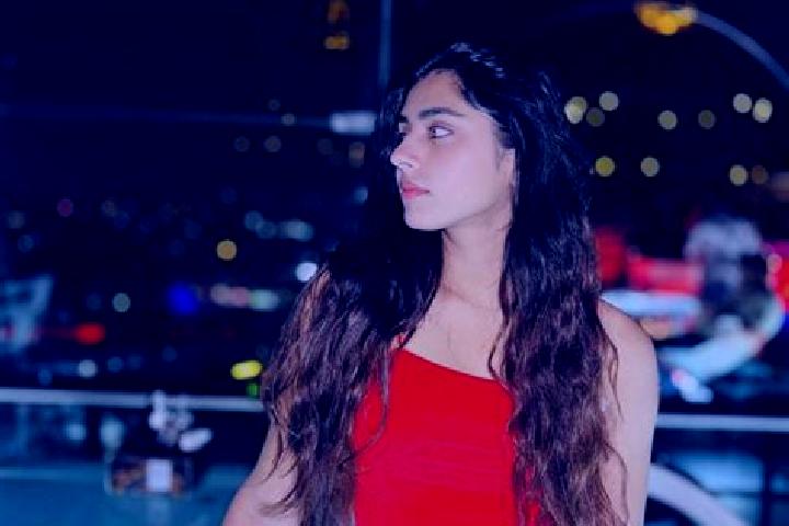 Sadie, 28, a red dark-eyed indian companion based in Ngabu. Offering Striptease, Travel Companion, 69, CIM, A-Level. Available for incall and outcall, overni...