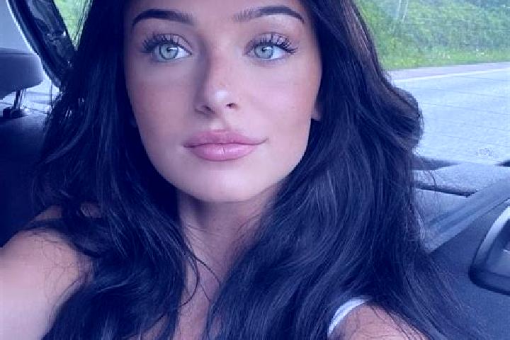 Sadie, 29, a black green-eyed caucasian companion based in Tejar. Offering Roleplay, Striptease, Fetish. Available for incall and outcall, day and evening da...