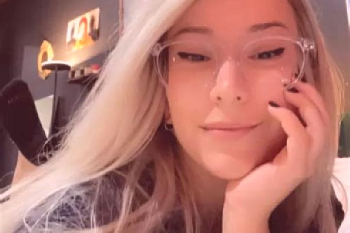Sadie, 30, a blonde grey-eyed indian companion based in Bayerisch Eisenstein. Offering Fetish, Girlfriend Experience, Domination, 69. Available for incall an...