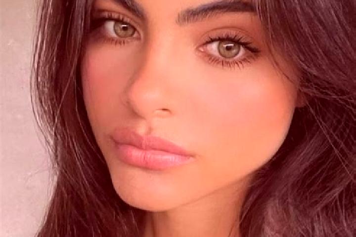 Sadie, 30, a brunette dark-eyed indian companion based in Belomorsk. Offering Fetish, Erotic Massage, GFE, Deep French Kissing. Available for incall and outc...