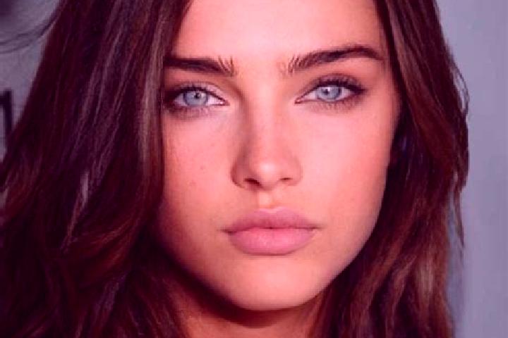 Sadie, 30, a brunette grey-eyed european companion based in Ahetze. Offering GFE, Massage. Available for incall and outcall, day and evening dates.