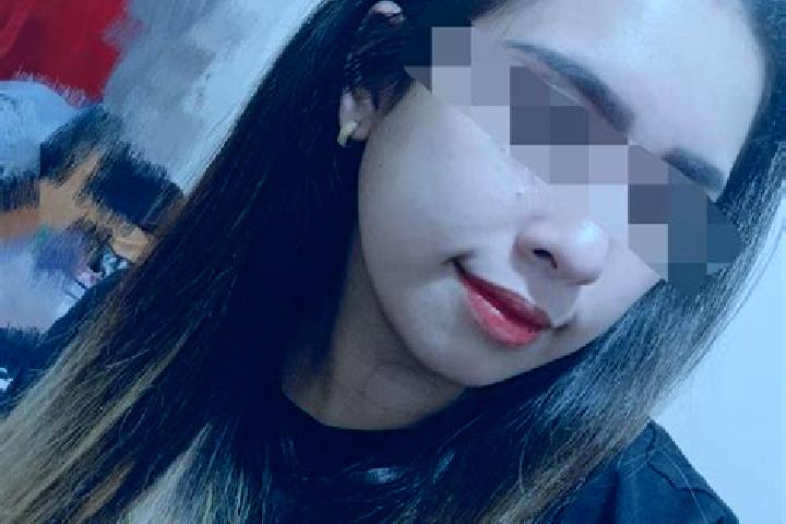 Sadie, 30, a dark blonde amber-eyed asian companion based in Siddhapur. Offering Striptease, Erotic Massage, Party Girl, BDSM, 69. Available for incall and o...
