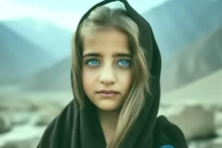 Sadie, 30, a red blue-eyed middle eastern companion based in Roullet-Saint-Estephe. Offering OWO, Couples, Deep French Kissing. Available for incall and outc...