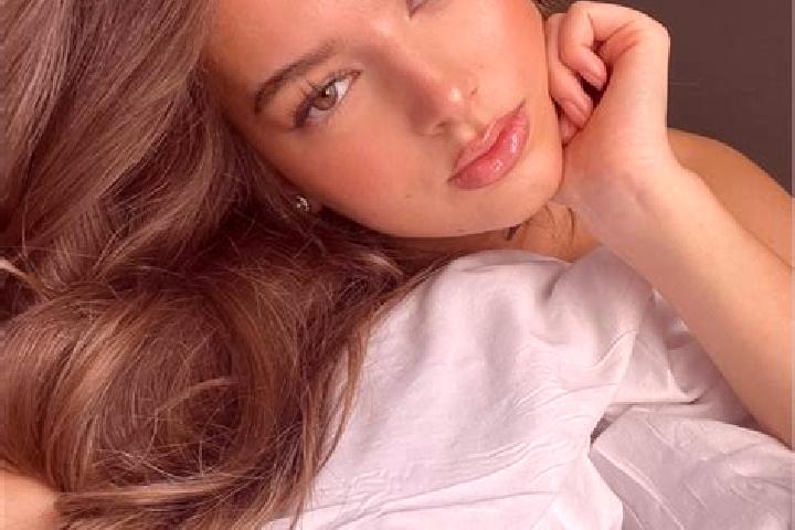 Sadie, 31, a chestnut dark-eyed latina companion based in Dudchany. Offering CIM, BDSM, GFE, Erotic Massage. Available for incall and outcall, overnight book...