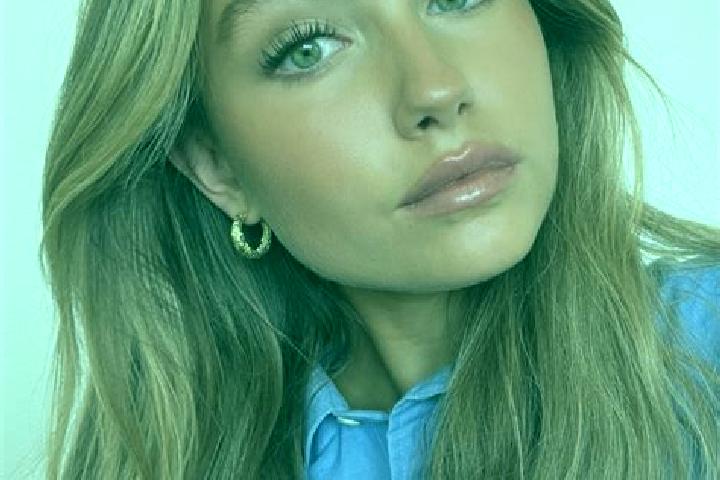 Sadie, 31, a dark blonde green-eyed mediterranean companion based in Tychowo. Offering Erotic Massage, A-Level. Available for incall and outcall, overnight b...