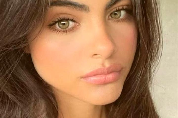 Sadie, 32, a black hazel-eyed european companion based in Gotherington. Offering Erotic Massage, Party Girl, Roleplay, Prostate Massage, Dinner Date. Availab...