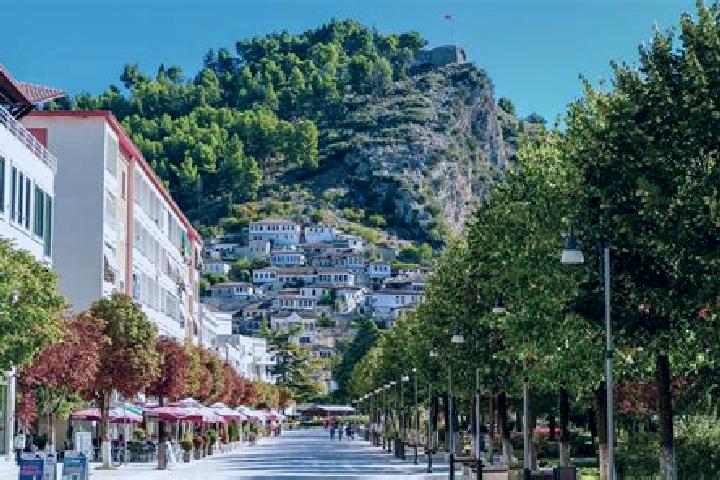 Sadie, 32 — Escort in Kamez, Albania