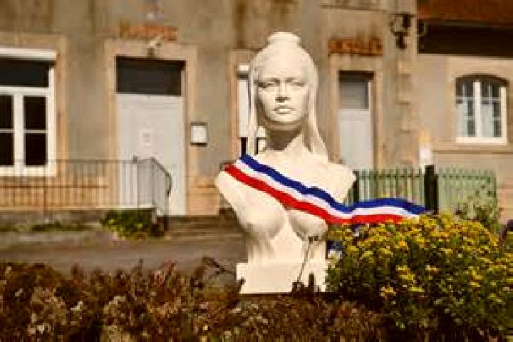 Sadie, 32 — Escort in Salignac, France