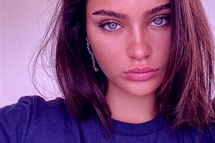 Sadie, 34, a brunette dark-eyed european companion based in Chimbo. Offering Striptease, OWO, GFE. Available for incall and outcall, overnight bookings avail...