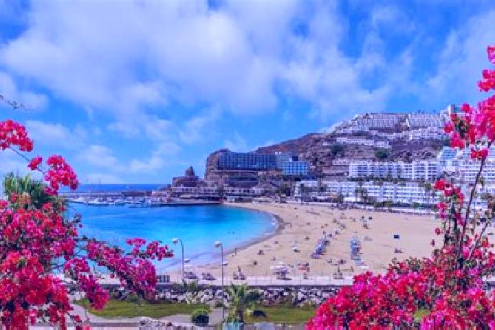 Sadie, 34, a red blue-eyed ebony companion based in Valsequillo de Gran Canaria. Offering Fetish, Party Girl, OWO, Roleplay. Available for incall and outcall...