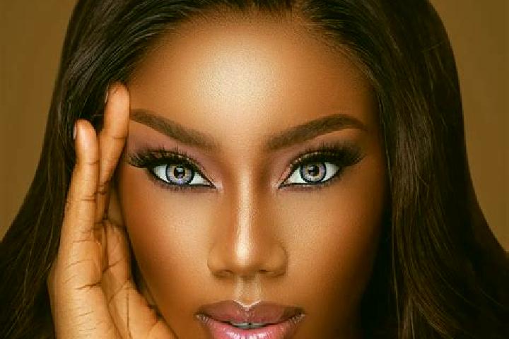 Sadie, 34, a red blue-eyed ebony companion based in Wing Cheong Estate. Offering Striptease, Massage, BDSM. Available for incall and outcall, day and evening...