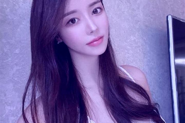 Sadie, 34 — Escort in Qiecha, China