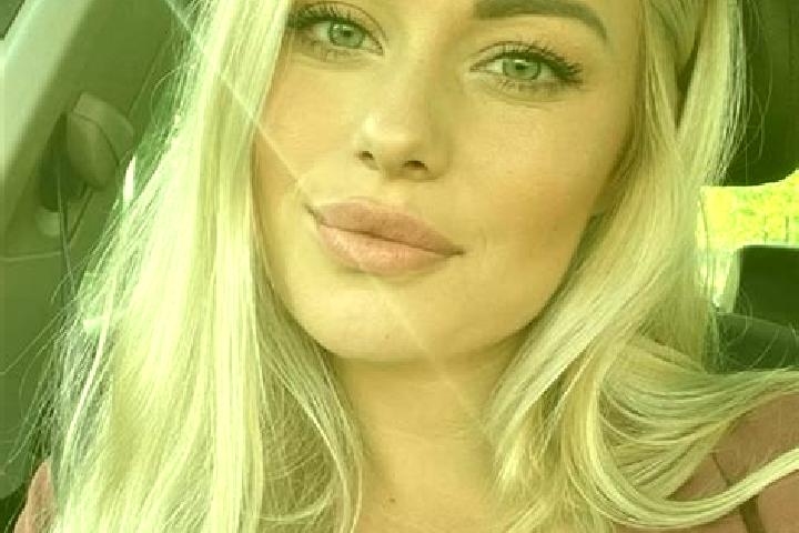 Sadie, 35, a blonde hazel-eyed mediterranean companion based in Bozieni. Offering Girlfriend Experience, Fetish, Massage. Available for incall and outcall, o...