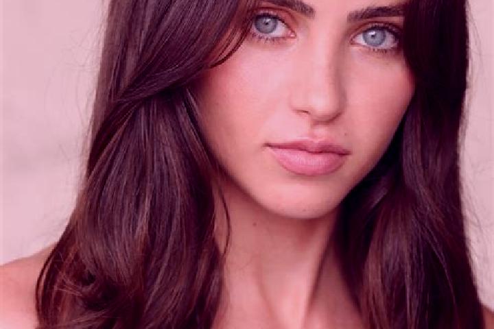 Sadie, 35, a brunette green-eyed latina companion based in Enego. Offering CIM, BDSM, Erotic Massage. Available for incall and outcall, day and evening dates.