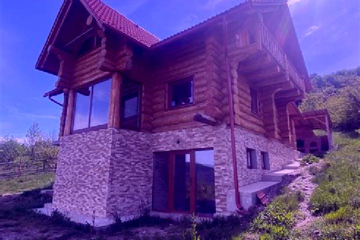 Sadie, 35 — Escort in Bozies, Romania