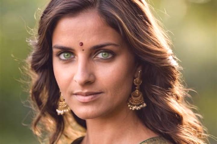 Sadie, 37, a chestnut green-eyed indian companion based in Malpartida de Corneja. Offering Tantra, GFE, Prostate Massage. Available for incall and outcall, o...