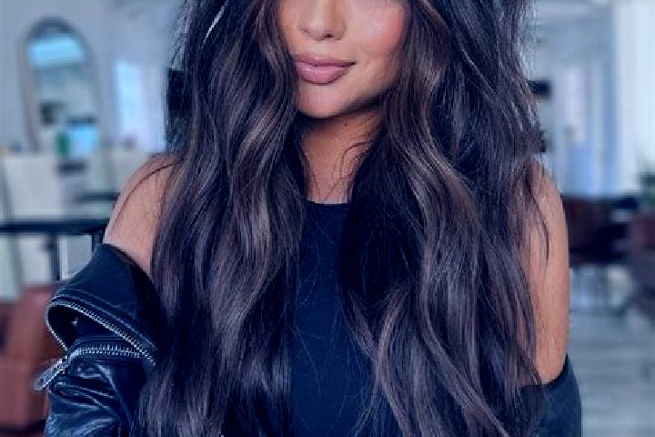 Sadie, 38, a brunette dark-eyed european companion based in Dudescu. Offering Roleplay, Fetish, CIM. Available for incall and outcall, day and evening dates.
