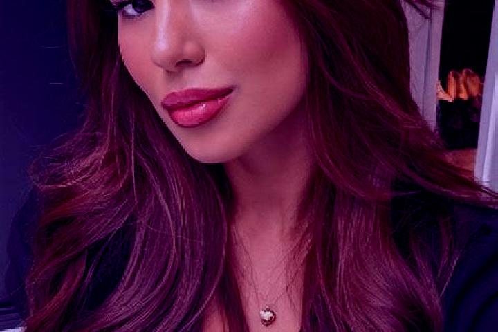 Sadie, 39, a chestnut brown-eyed latina companion based in Padea. Offering Striptease, 69, Dinner Date. Available for incall and outcall, day and evening dates.