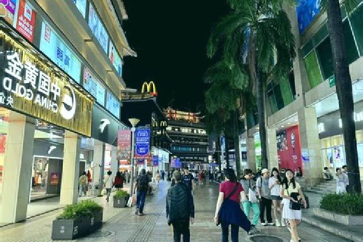 Sage, 20 — Escort in Dongmen, China