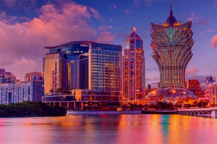 Sage, 20 — Escort in Macau, France