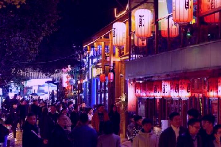 Sage, 20 — Escort in Xiadong, China