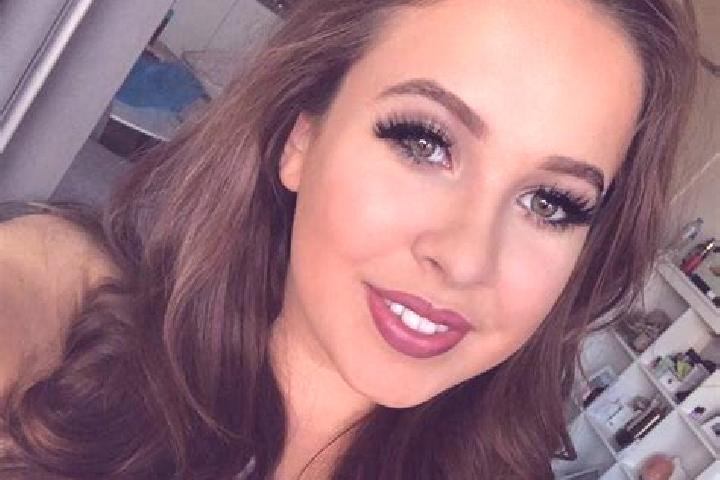 Sage, 21, a auburn brown-eyed caucasian companion based in Morewadi. Offering A-Level, Striptease, Couples. Available for incall and outcall, day and evening...