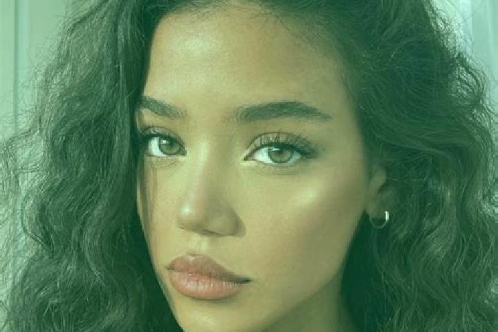 Sage, 21, a black brown-eyed mixed companion based in Ghelari. Offering 69, Couples. Available for incall and outcall, day and evening dates.