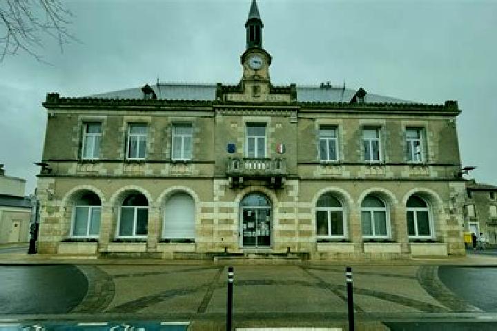 Sage, 21 — Escort in Neuville-de-Poitou, France