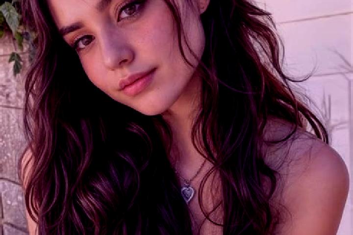 Sage, 22, a auburn hazel-eyed middle eastern companion based in Carvico. Offering Duos, Massage, Erotic Massage. Available for incall and outcall, day and ev...
