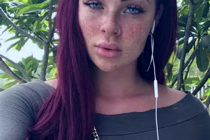 Sage, 22, a red grey-eyed caucasian companion based in Canas de Senhorim. Offering Duos, CIM, BDSM. Available for incall and outcall, day and evening dates.