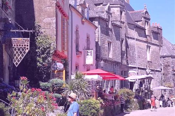 Sage, 22 — Escort in Rochefort-en-Terre, France