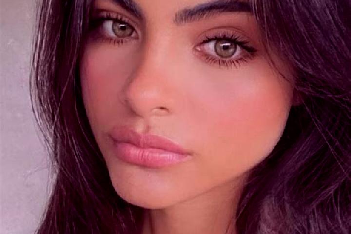 Sage, 23, a auburn amber-eyed indian companion based in Duminichi. Offering A-Level, Tantra, OWO. Available for incall and outcall, overnight bookings availa...