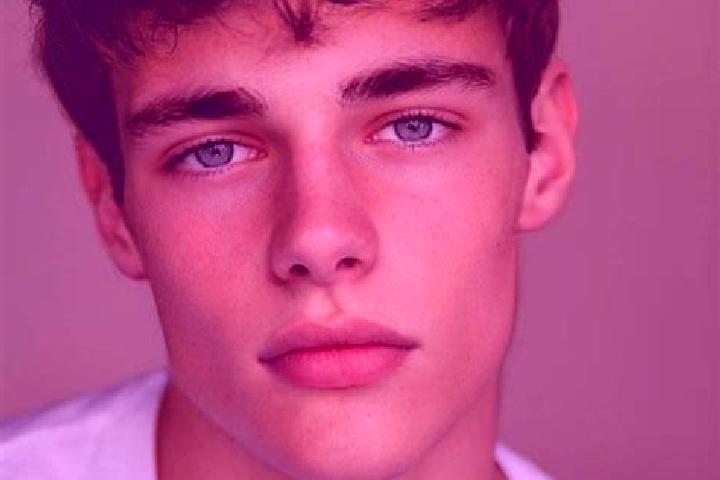 Sage, 23, a auburn brown-eyed caucasian companion based in Frasin. Offering A-Level, Prostate Massage, Travel Companion. Available for incall and outcall, ov...