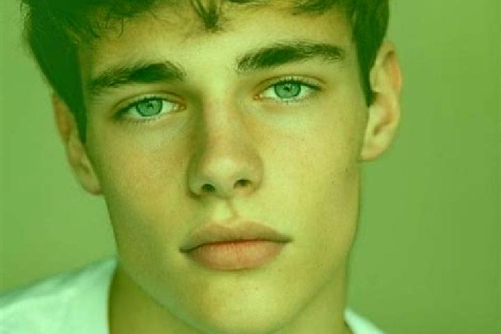 Sage, 23, a auburn brown-eyed caucasian companion based in Marzy. Offering Fetish, Travel Companion. Available for incall and outcall, day and evening dates.