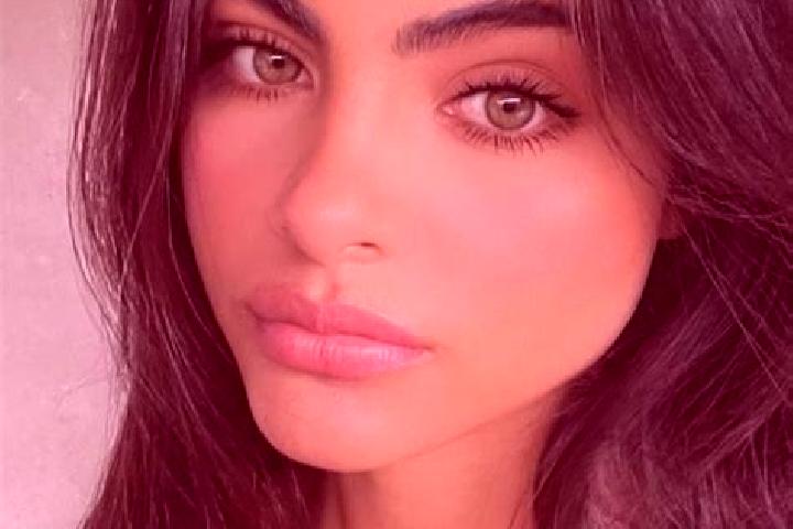Sage, 24, a brunette green-eyed middle eastern companion based in Dobrovice. Offering Overnight, Prostate Massage, Massage, A-Level. Available for incall and...