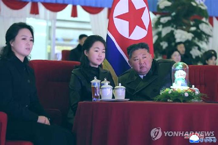 Sage, 24 — Escort in Man gyongdae-ri, North Korea