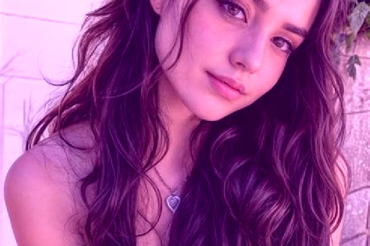 Sage, 25, a auburn amber-eyed middle eastern companion based in Castelverrino. Offering Prostate Massage, Striptease, Dinner Date. Available for incall and o...