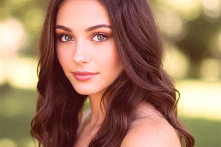 Sage, 25, a brunette hazel-eyed mediterranean companion based in Puchersreuth. Offering Dinner Date, A-Level, OWO. Available for incall and outcall, overnigh...