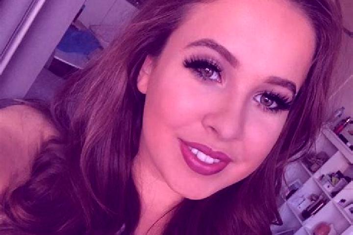 Sage, 26, a auburn amber-eyed european companion based in Macharen. Offering 69, Girlfriend Experience, Erotic Massage. Available for incall and outcall, day...