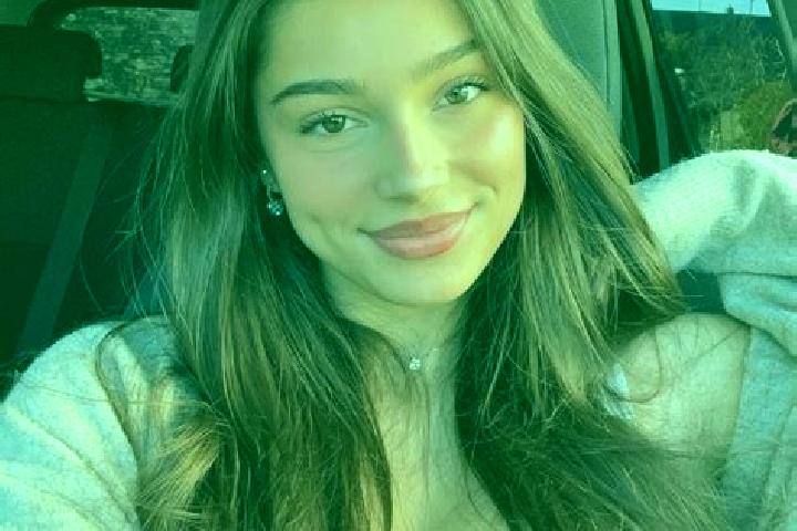 Sage, 26, a brunette blue-eyed latina companion based in Thiesi. Offering Overnight, Erotic Massage, GFE, Deep French Kissing. Available for incall and outca...