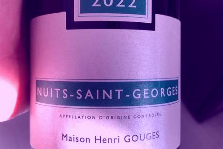 Sage, 26 — Escort in Nuits-Saint-Georges, France