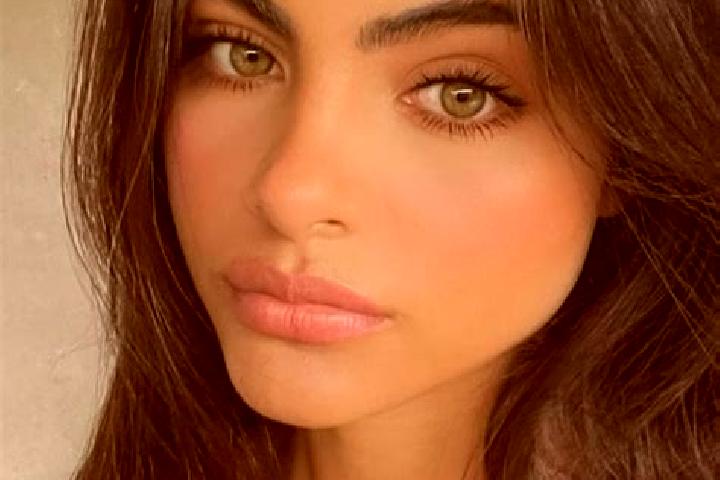 Sage, 27, a black hazel-eyed middle eastern companion based in Pachiza. Offering Travel Companion, Erotic Massage, Massage, 69. Available for incall and outc...