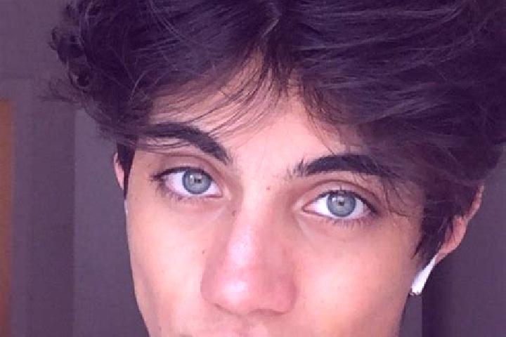 Sage, 27, a chestnut dark-eyed caucasian companion based in Guereins. Offering GFE, Roleplay, 69. Available for incall and outcall, day and evening dates.