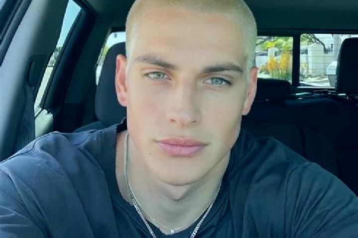 Sage, 27, a dark blonde grey-eyed slavic companion based in Vanganur. Offering CIM, BDSM, Duos, Roleplay. Available for incall and outcall, day and evening d...
