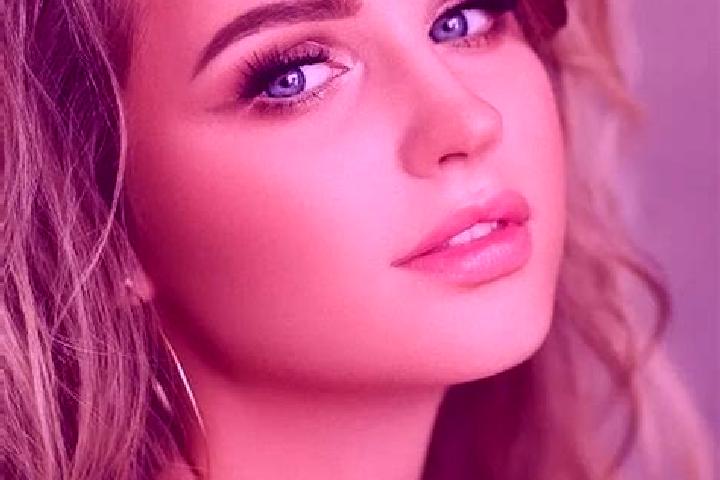 Sage, 28, a dark blonde blue-eyed middle eastern companion based in Polny Kesov. Offering Striptease, Tantra, Massage, Couples, A-Level. Available for incall...