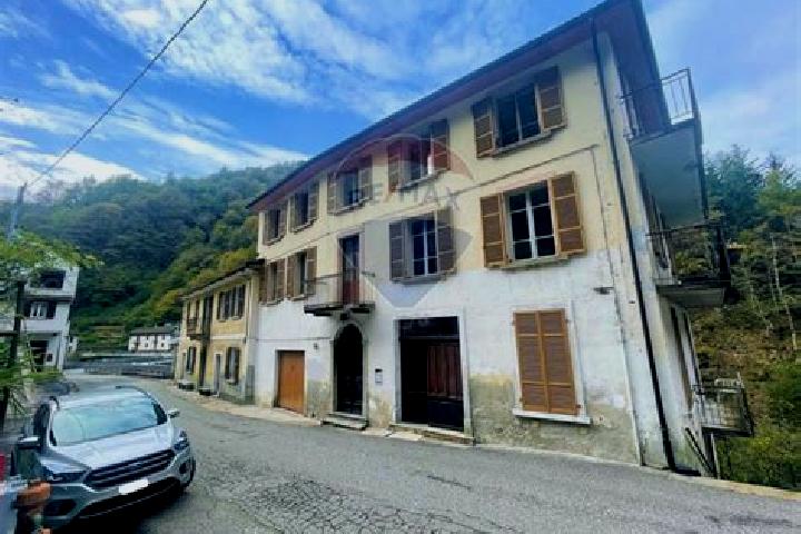 Sage, 31 — Escort in Cavaglio-Spoccia, Italy