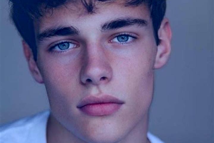 Sage, 32, a auburn brown-eyed caucasian companion based in Bibione. Offering CIM, 69, Party Girl, Dinner Date, Duos. Available for incall and outcall, day an...
