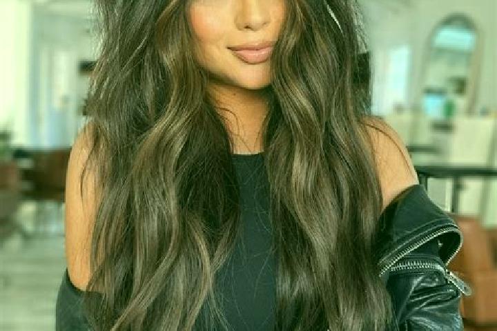 Sage, 32, a brunette dark-eyed mixed companion based in Voicesti. Offering Overnight, Travel Companion, Party Girl. Available for incall and outcall, overnig...